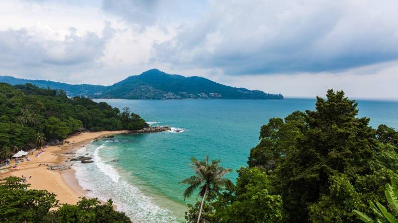 Explore a Praia de Paraty-Mirim: praia perfeita para relaxar